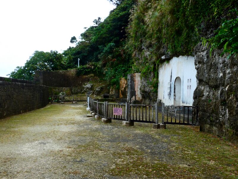 File:Urasoe Castle 110.jpg
