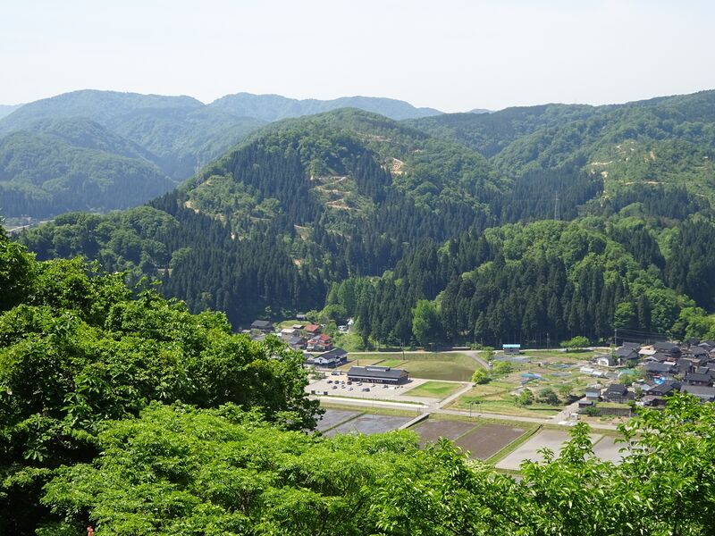 File:Torigoejô(vieuw to Ikkô-ikki no sato)).JPG