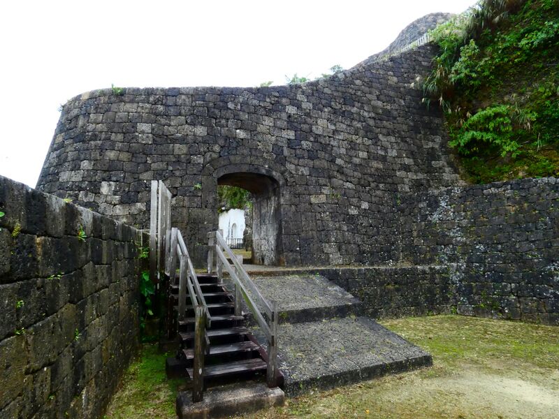 File:Urasoe Castle 109.jpg