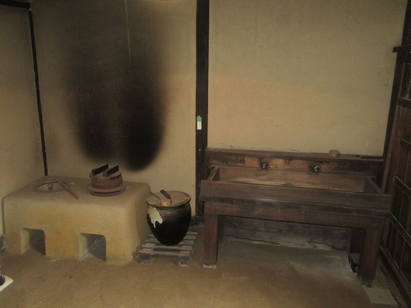 File:HirosakijouIwadaBukeyashiki4.jpg
