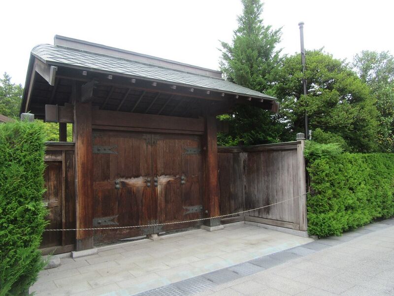 File:HirosakijouIwadaBukeyashiki11.jpg