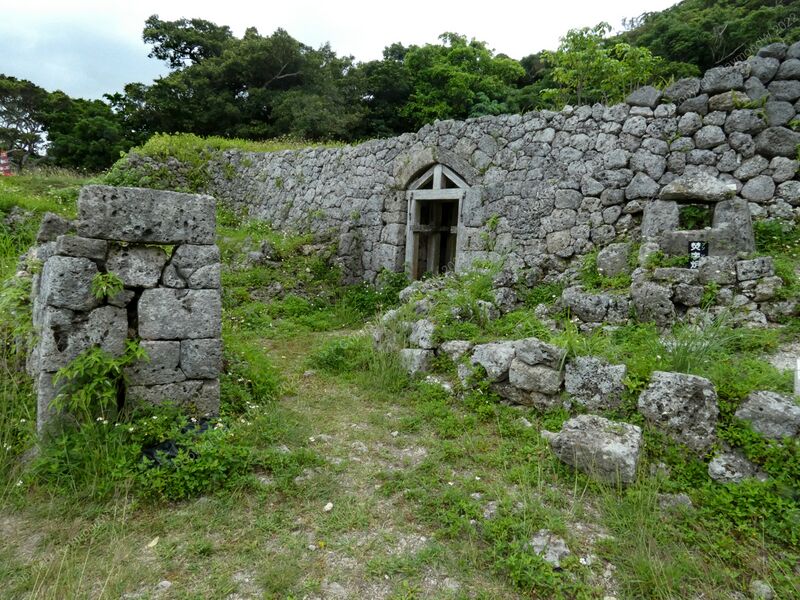 File:Chinen Castle Ray 2.jpg