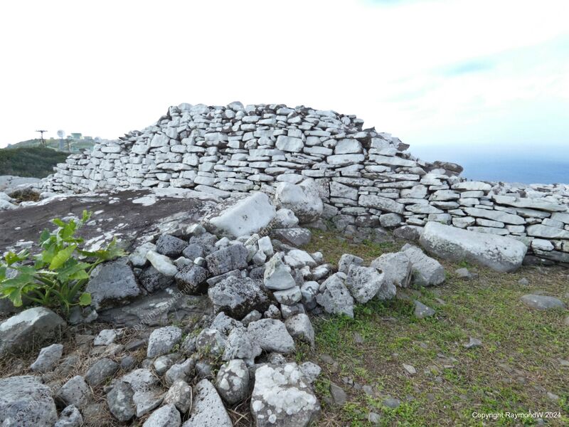 File:Uegusuku Castle RaymondW 108.jpg