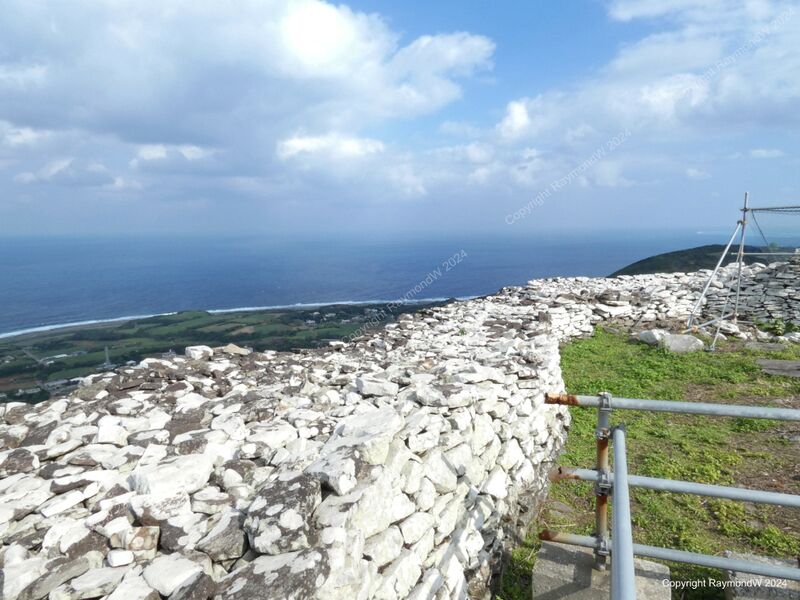 File:Uegusuku Castle RaymondW 107.jpg