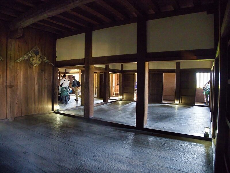 File:Osaka inuiyagura11.jpg