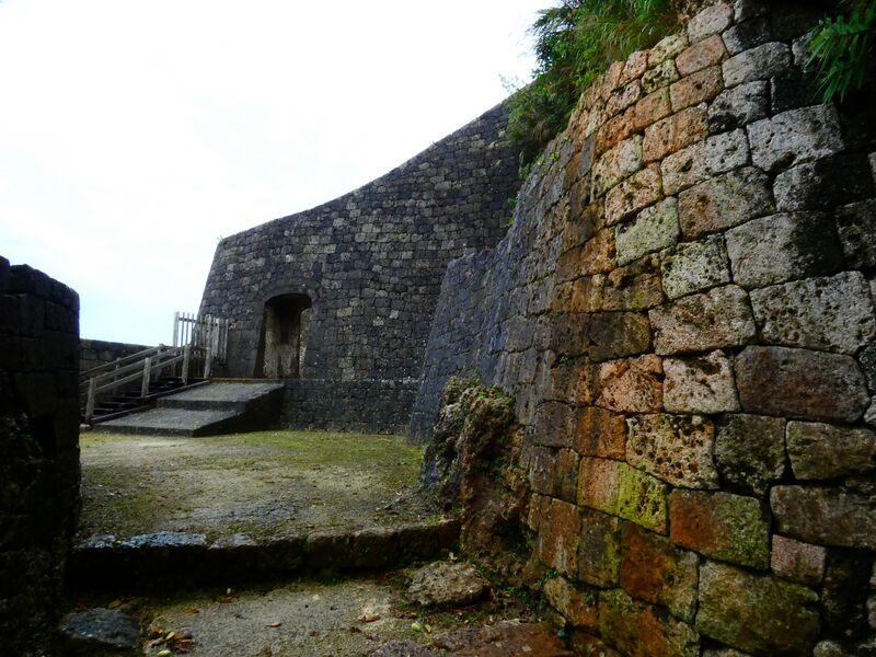 File:Urasoe Castle 108.jpg