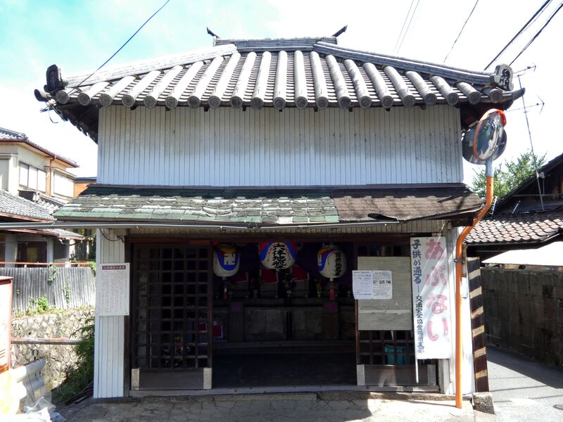 File:Zeze Castle 305A Relocated Storehouse.jpg