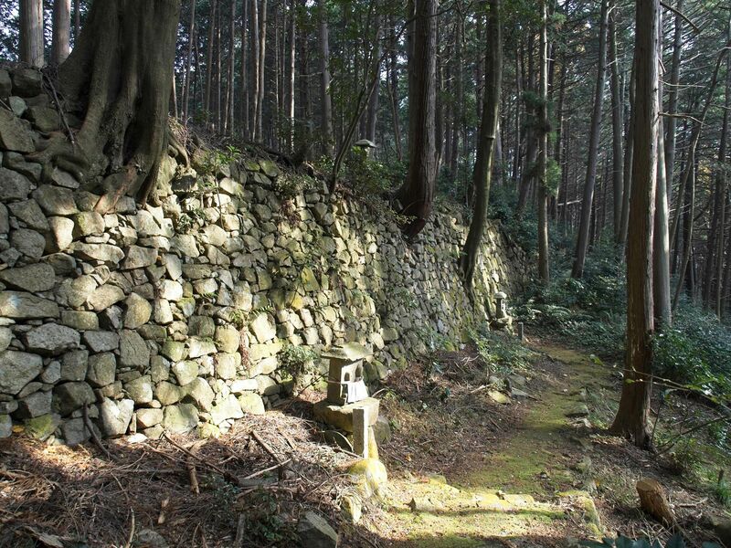 File:Azuchi east40.jpg