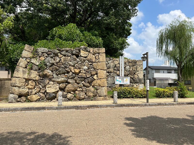 File:Himejimiddlemoat17.jpg