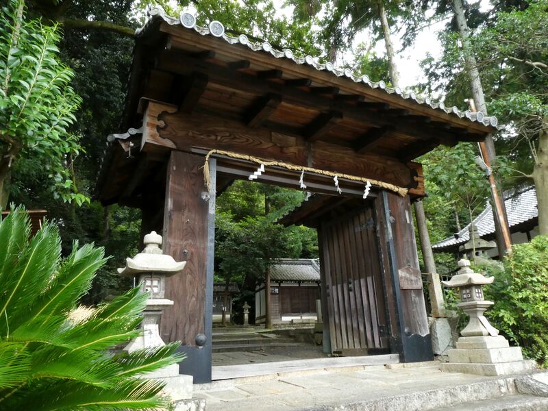 File:Zeze Castle 302B Relocated Gate at Goryo Shrine 御霊神社.jpg
