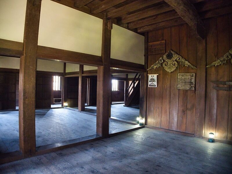 File:Osaka inuiyagura20.jpg