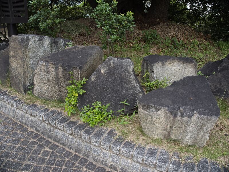File:Tomojo100.jpeg