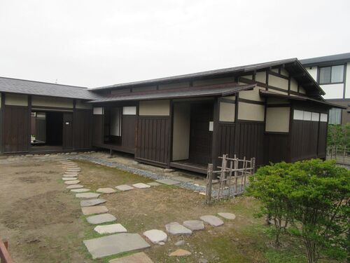 HirosakijouSasamoriBukeyashiki1.jpg