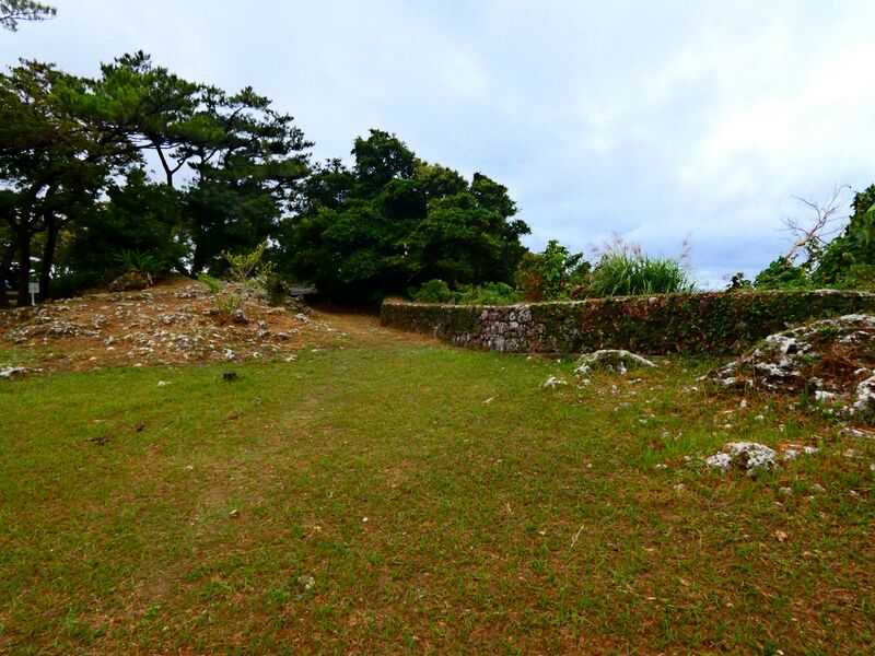 File:Urasoe Castle 103.jpg