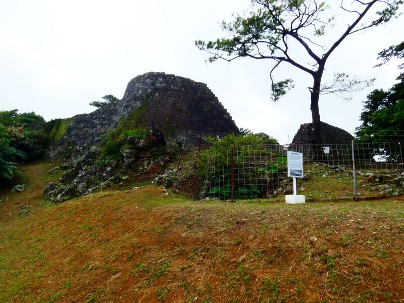 File:Urasoe Castle 106.jpg