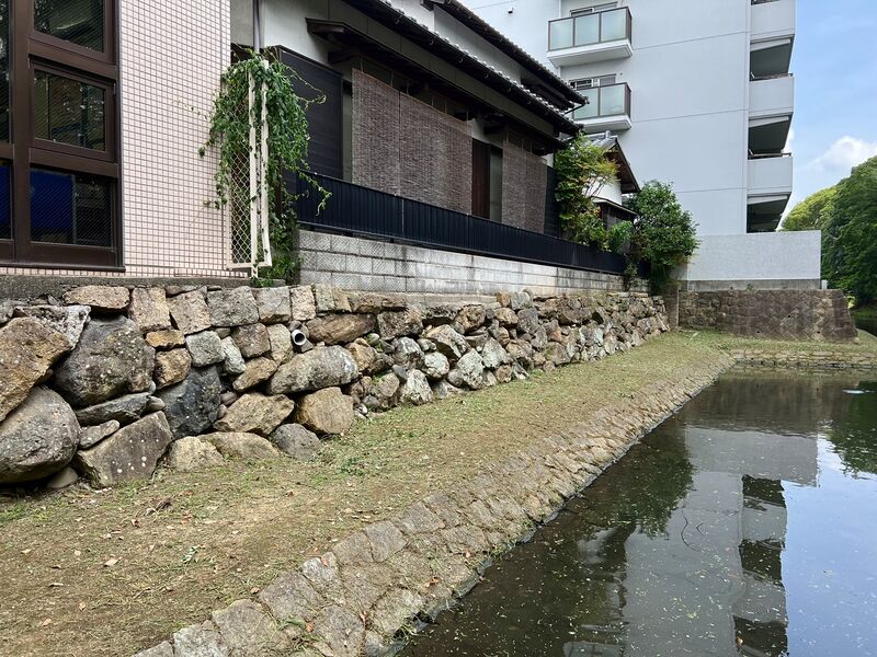 File:Himejimiddlemoat25.jpg