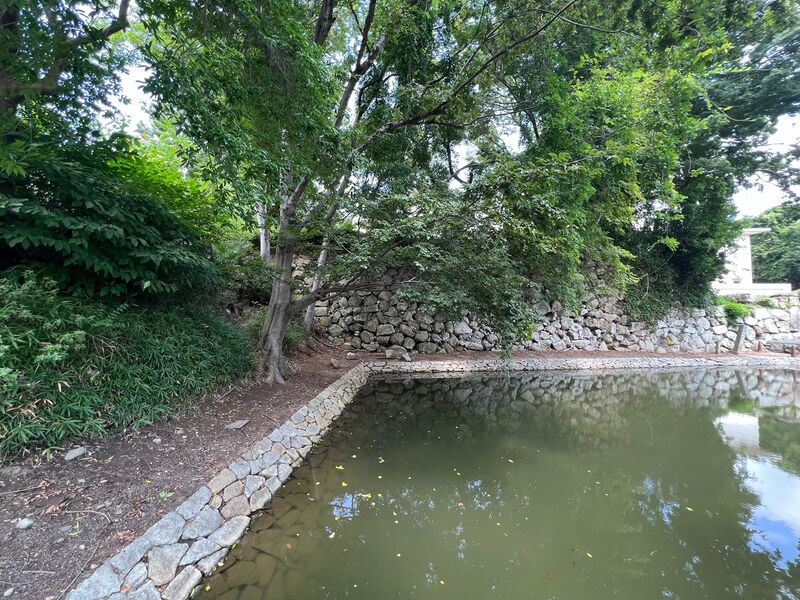 File:Himejimiddlemoat7.jpg