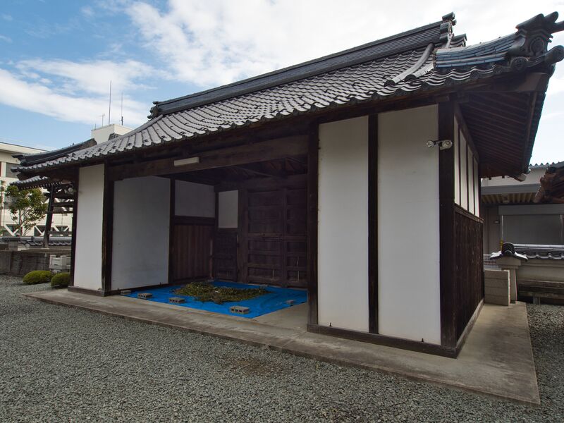 File:FukuchiyamaGates4.jpg
