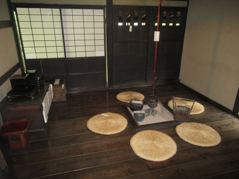 File:HirosakijouIwadaBukeyashiki3.jpg