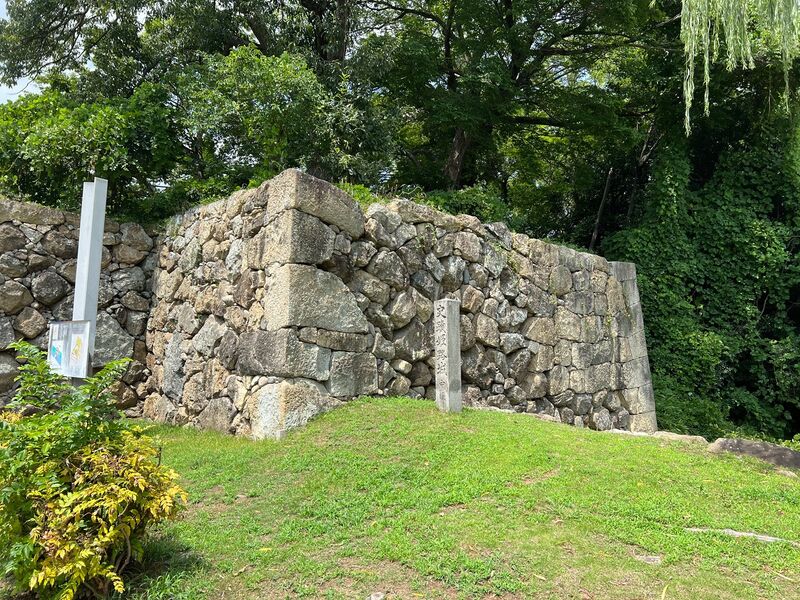 File:Himejimiddlemoat15.jpg